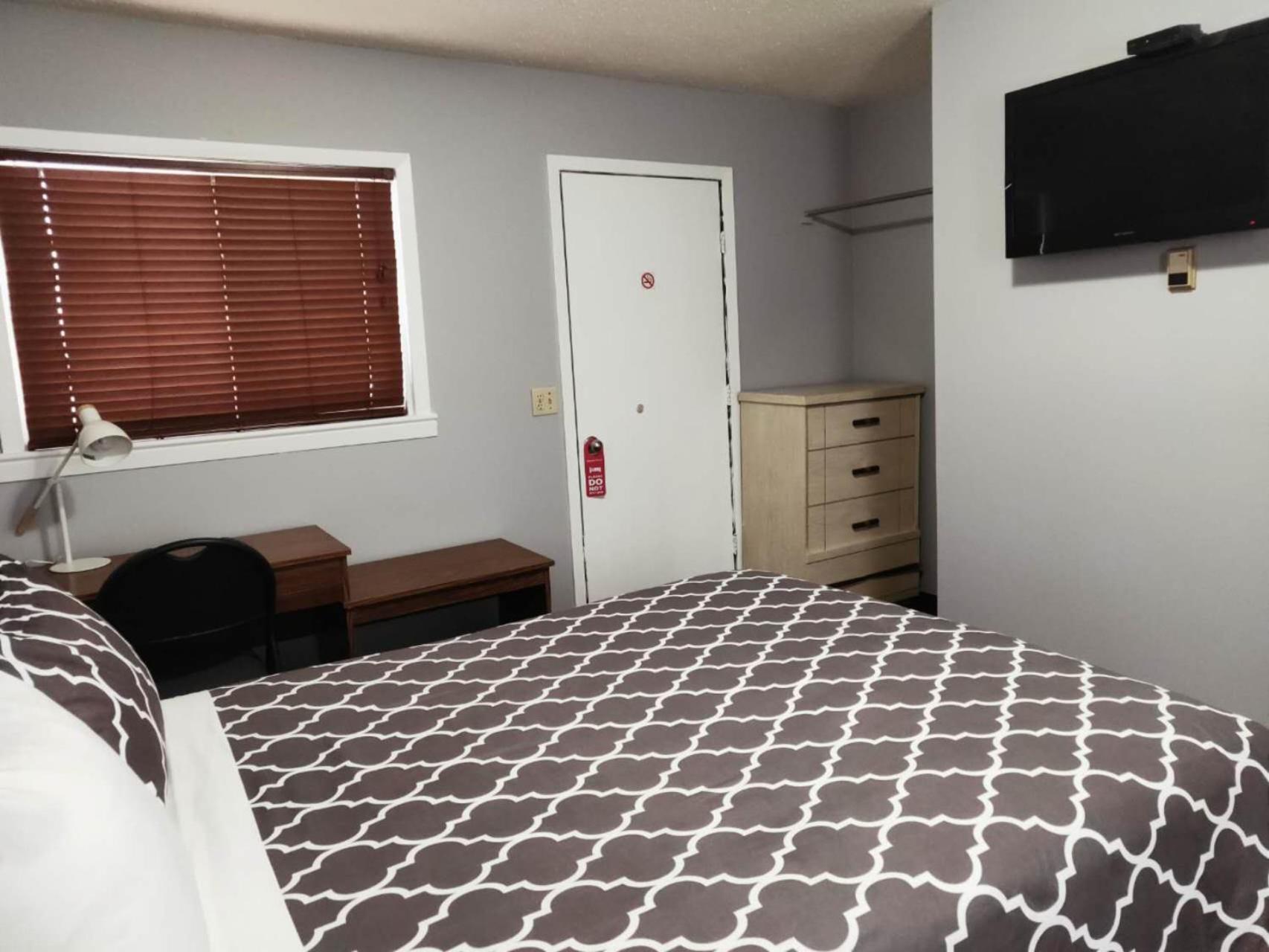Melsask Motel Melville Bagian luar foto