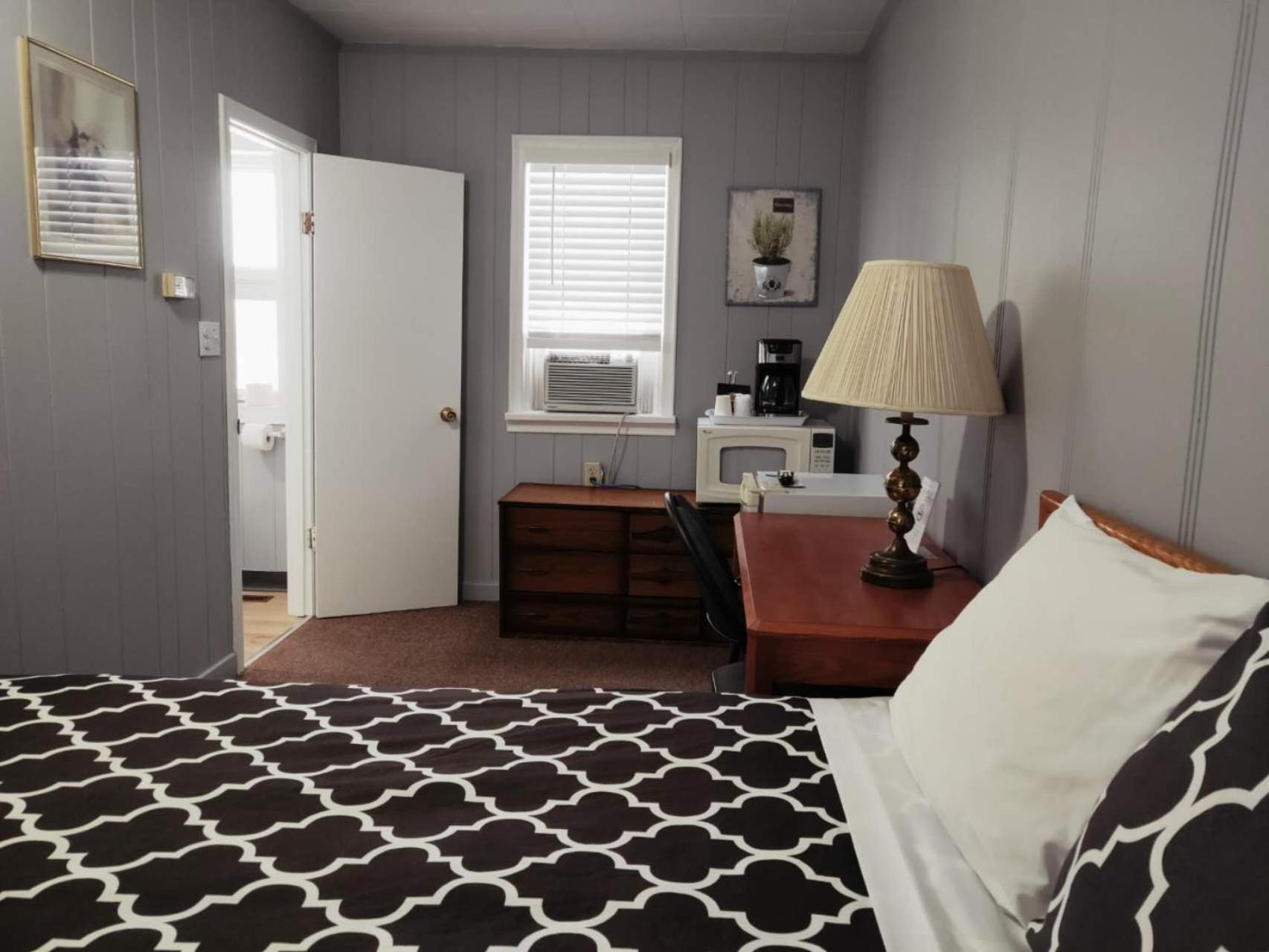 Melsask Motel Melville Bagian luar foto