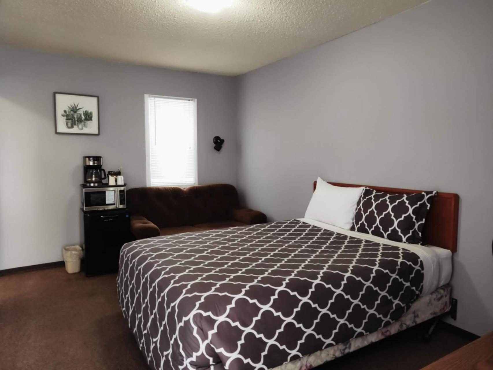 Melsask Motel Melville Bagian luar foto