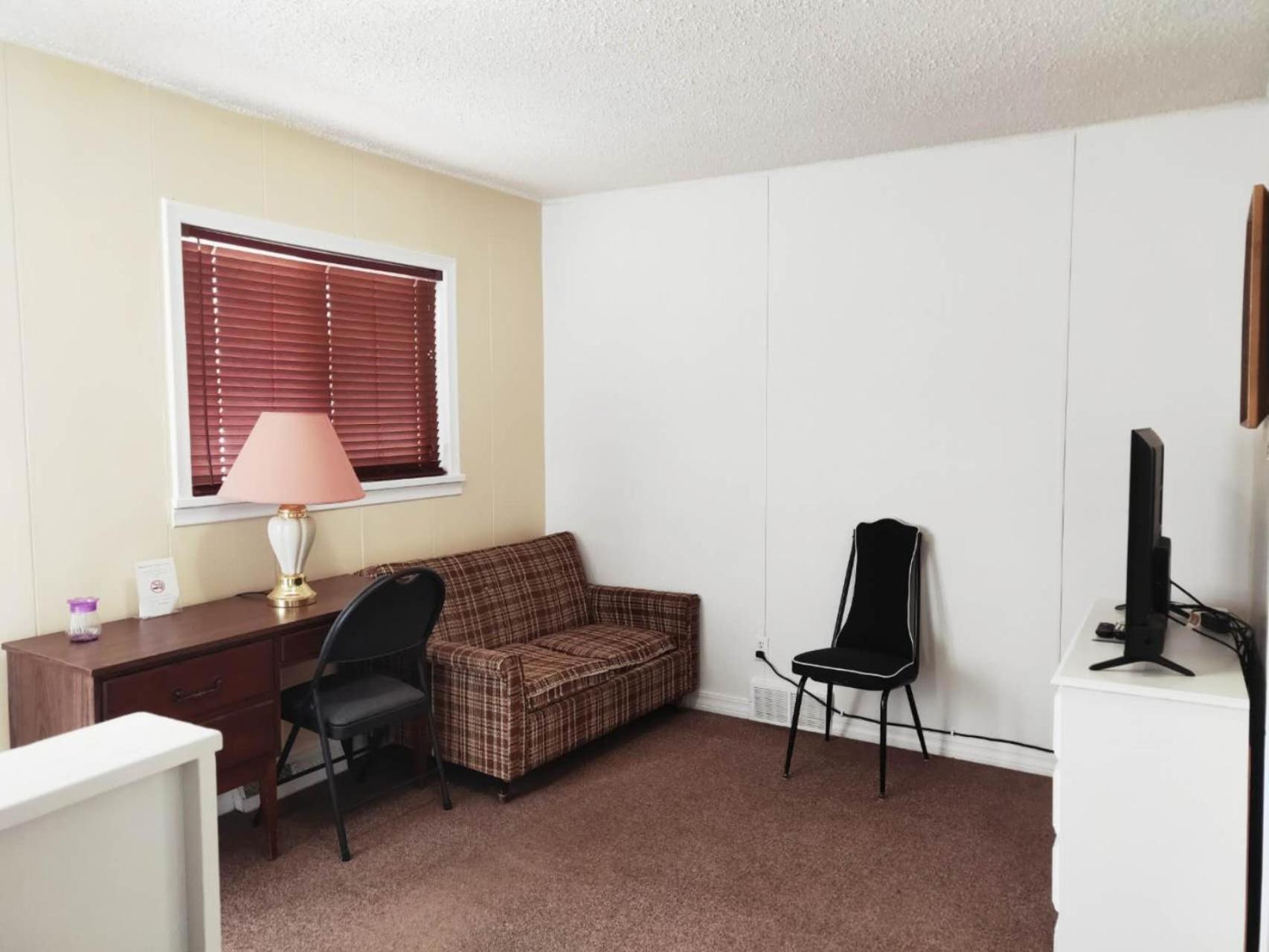 Melsask Motel Melville Bagian luar foto