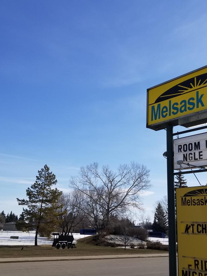 Melsask Motel Melville Bagian luar foto