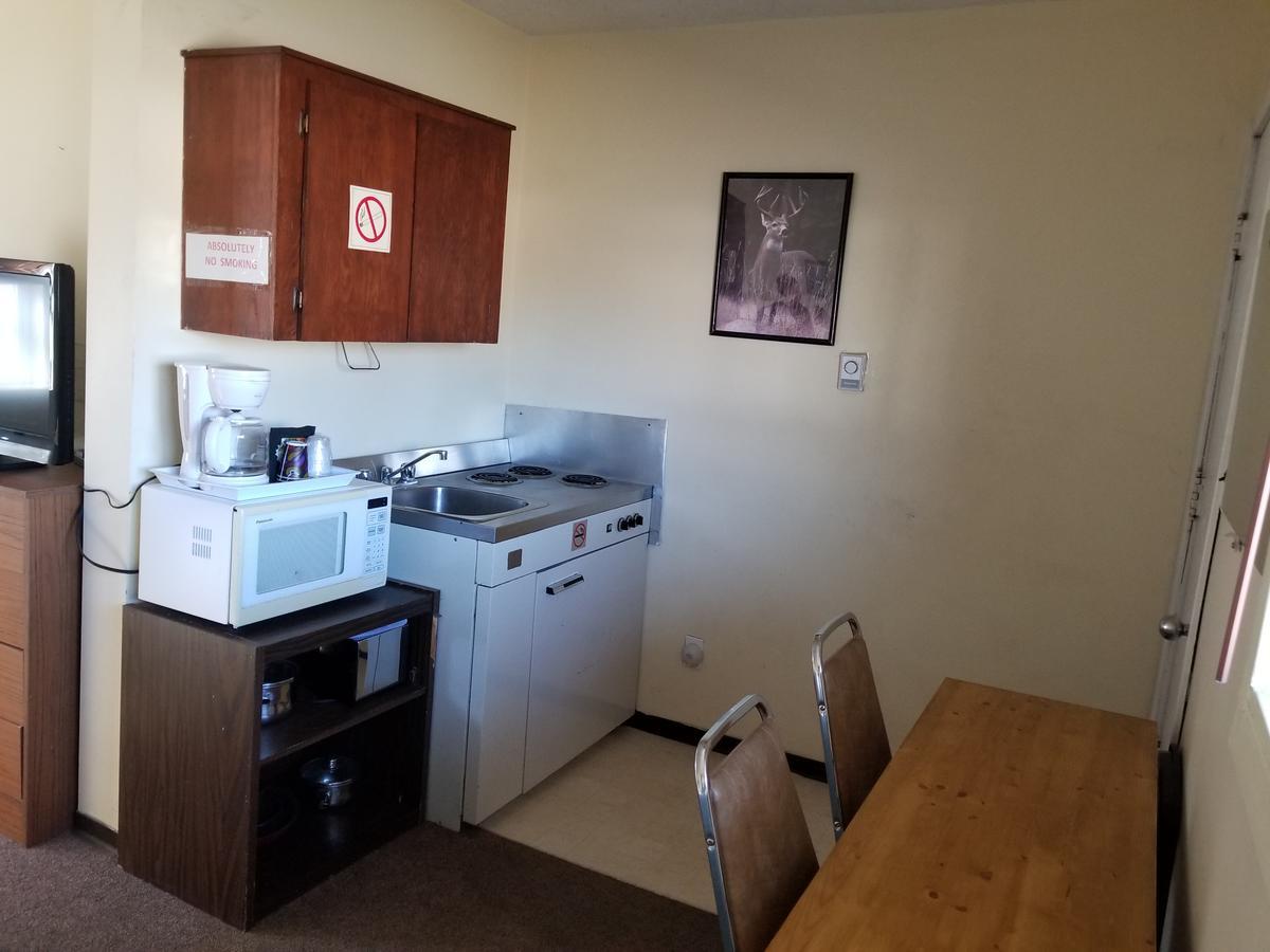 Melsask Motel Melville Bagian luar foto