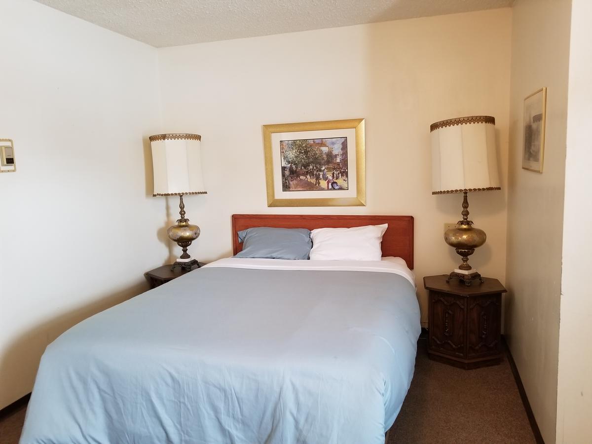 Melsask Motel Melville Bagian luar foto