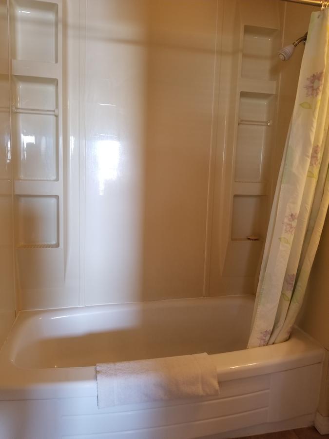 Melsask Motel Melville Bagian luar foto