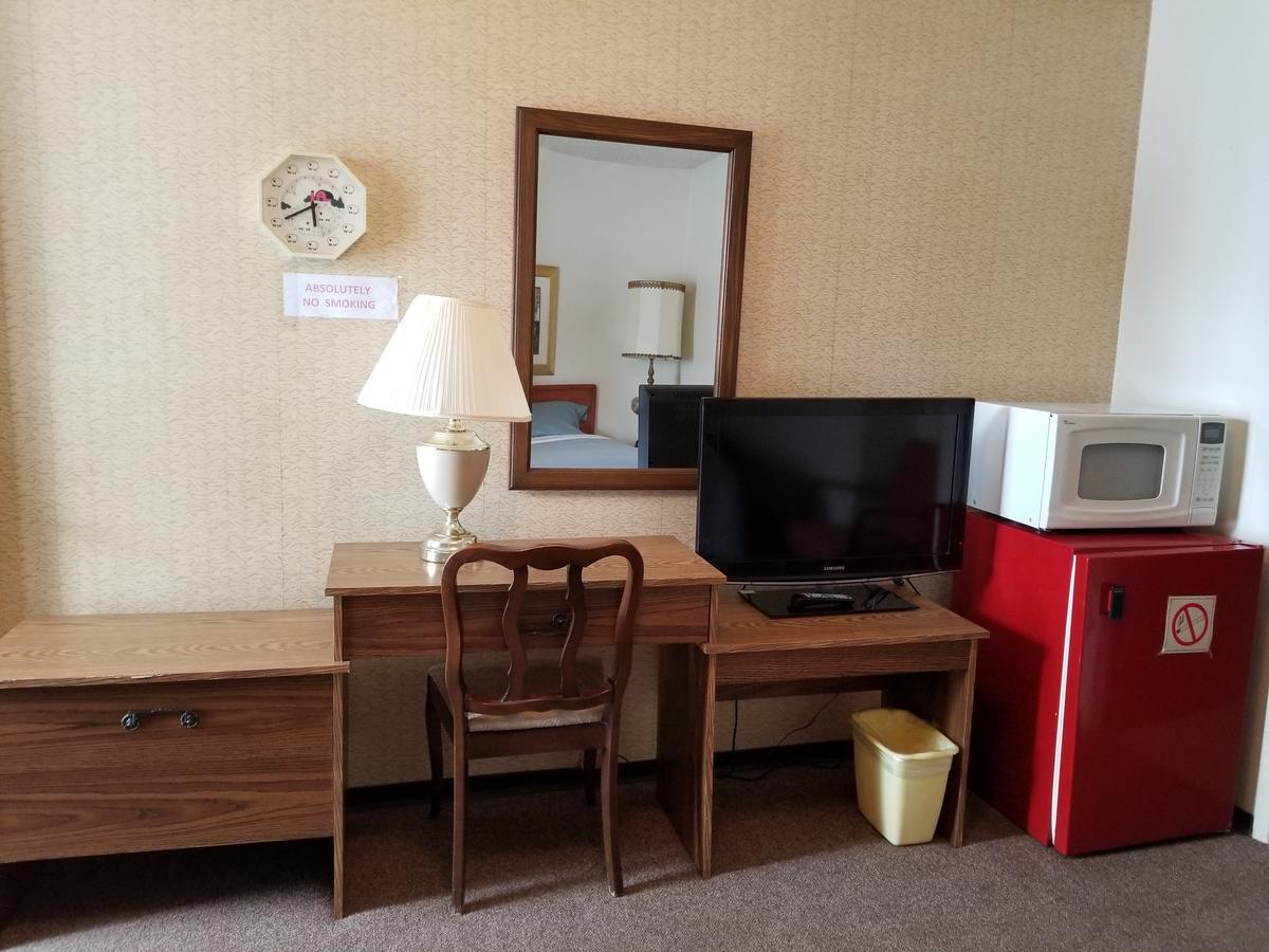 Melsask Motel Melville Bagian luar foto