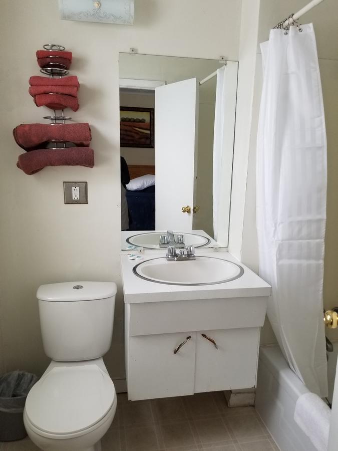 Melsask Motel Melville Bagian luar foto