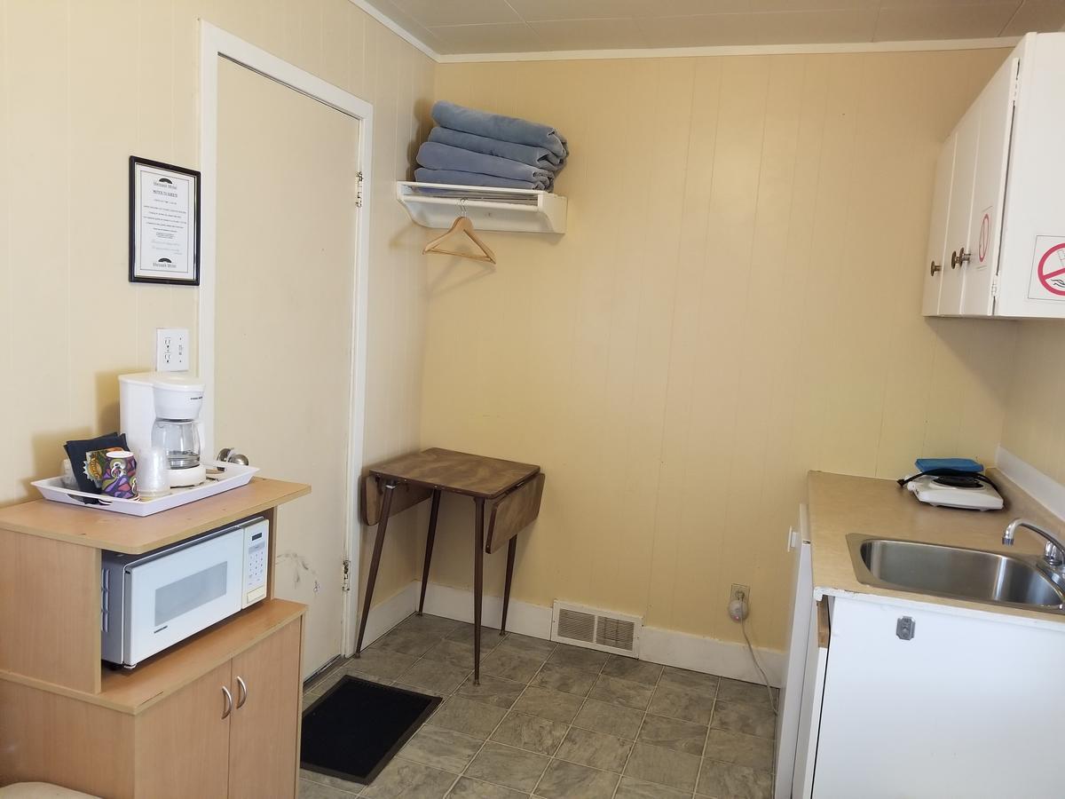 Melsask Motel Melville Bagian luar foto