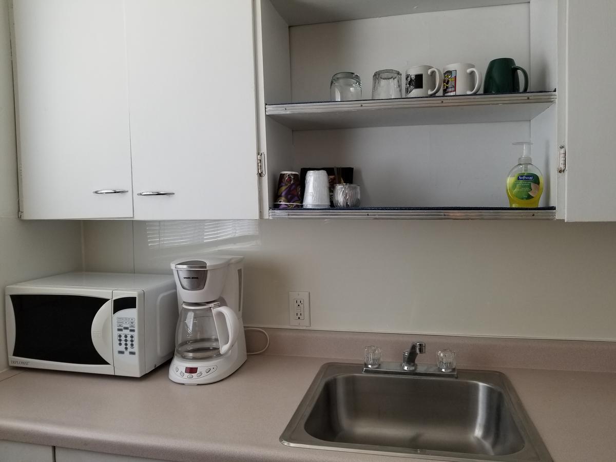 Melsask Motel Melville Bagian luar foto