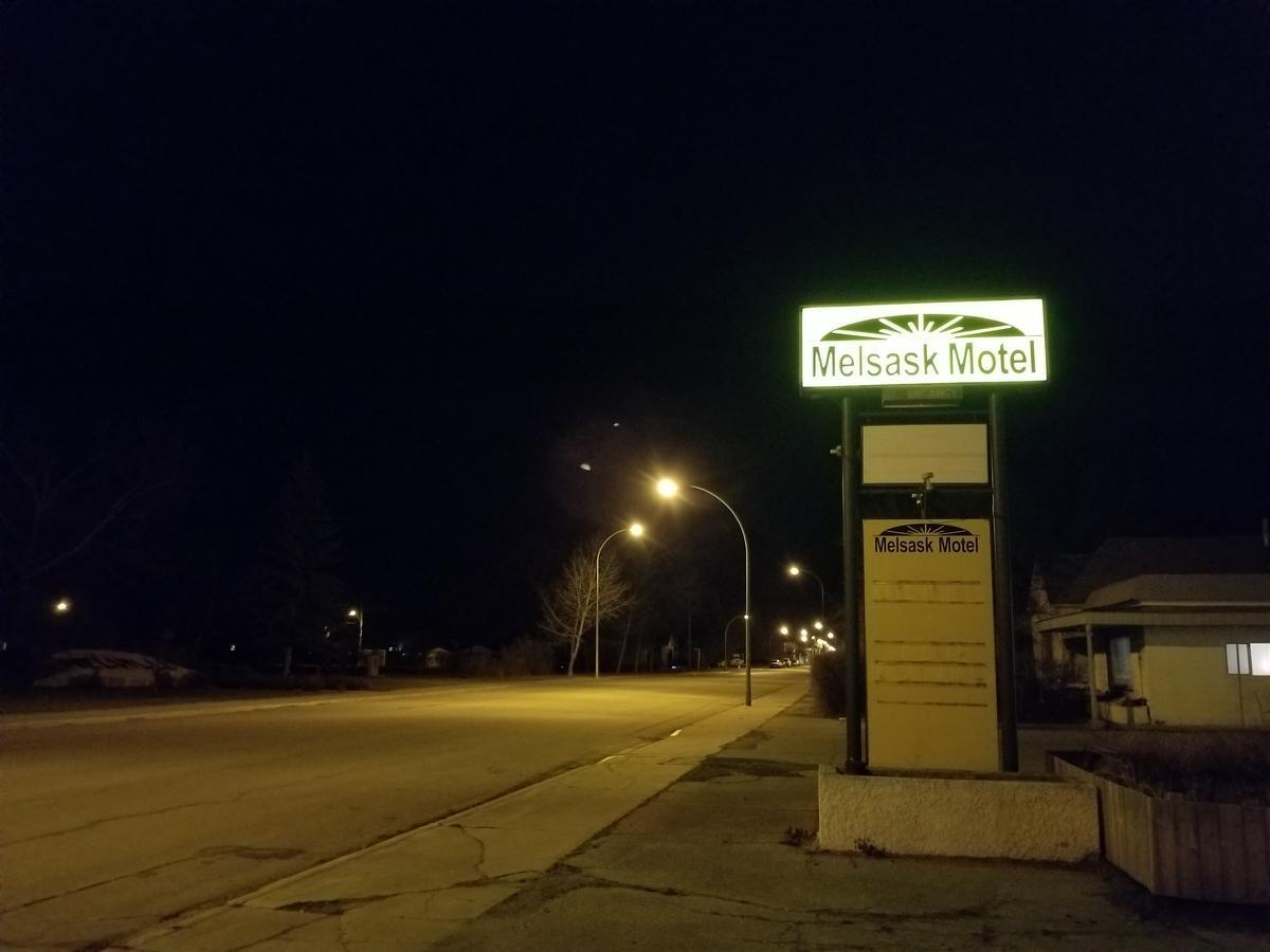 Melsask Motel Melville Bagian luar foto