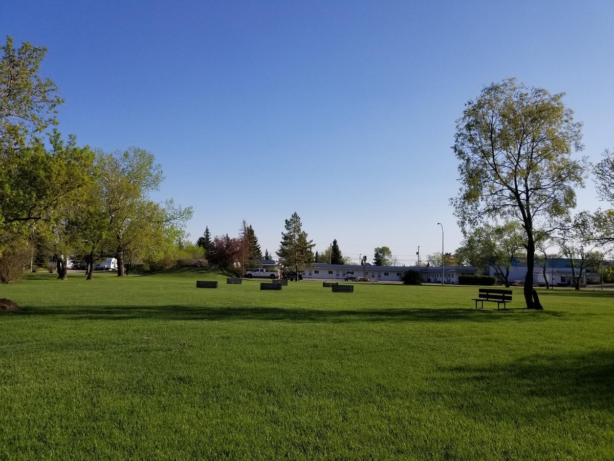 Melsask Motel Melville Bagian luar foto