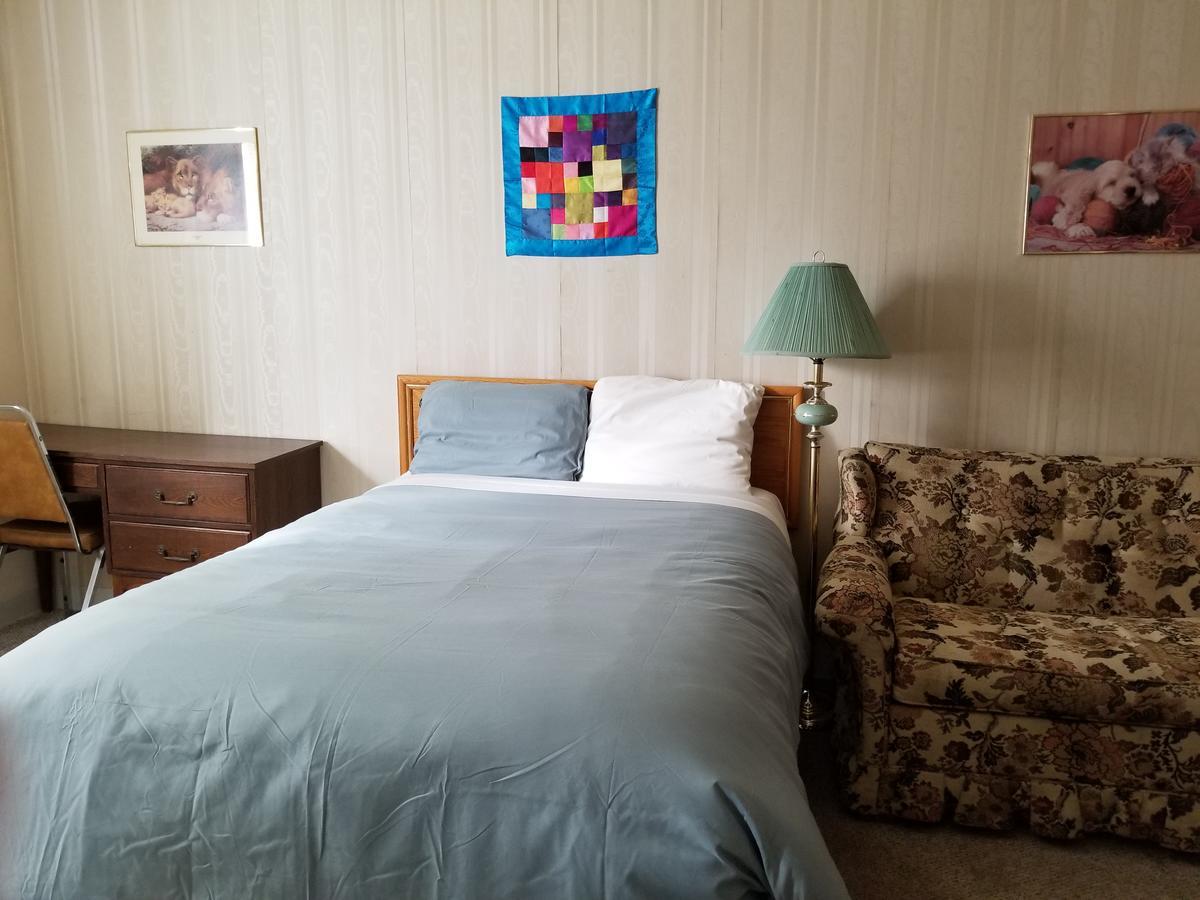 Melsask Motel Melville Bagian luar foto