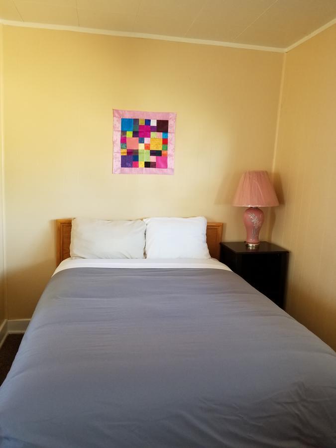 Melsask Motel Melville Bagian luar foto